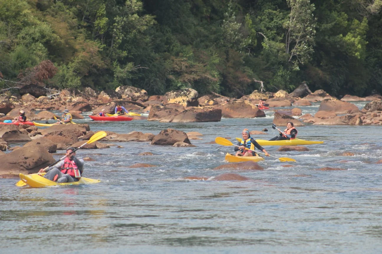 Kayaks en la orilla de la Isla Ica